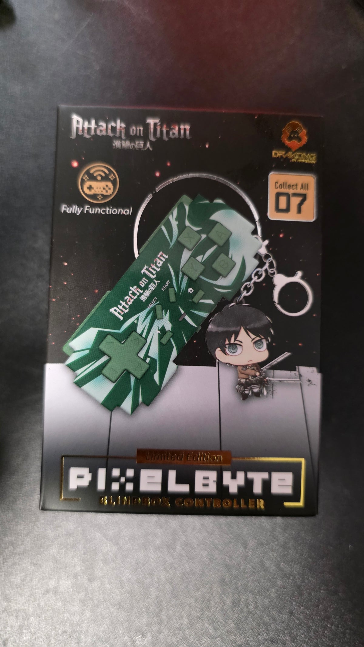 HYPERKIN SWT CONT BLINDBOX ATTACK OF TITAN (1)